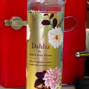 Bath and body works Dahlia Used 2 times EUC